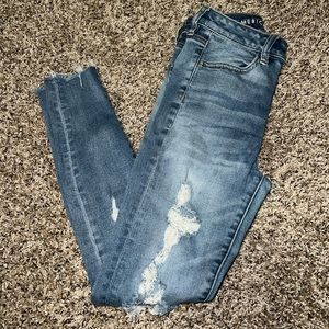 American Eagle Super Hi-Rise Jegging - Distressed
